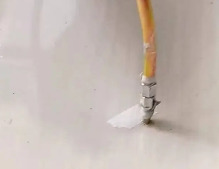 焉耆瓷砖空鼓维修公司专业解答在瓷砖铺贴过程中，如果使用的砂料过粗（如全部使用了粗砂），可能会导致以下问题