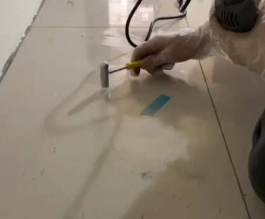 焉耆瓷砖开裂维修公司专业分享瓷砖在铺贴前如果没有沥干水分，将会导致以下问题
